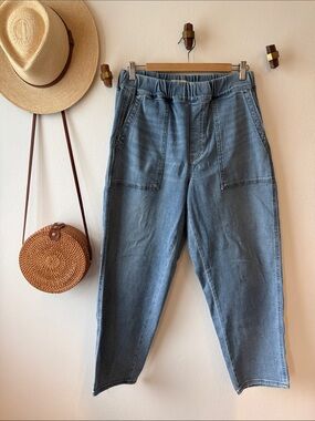 Madewell pull-on relaxed jeans.  Size m.